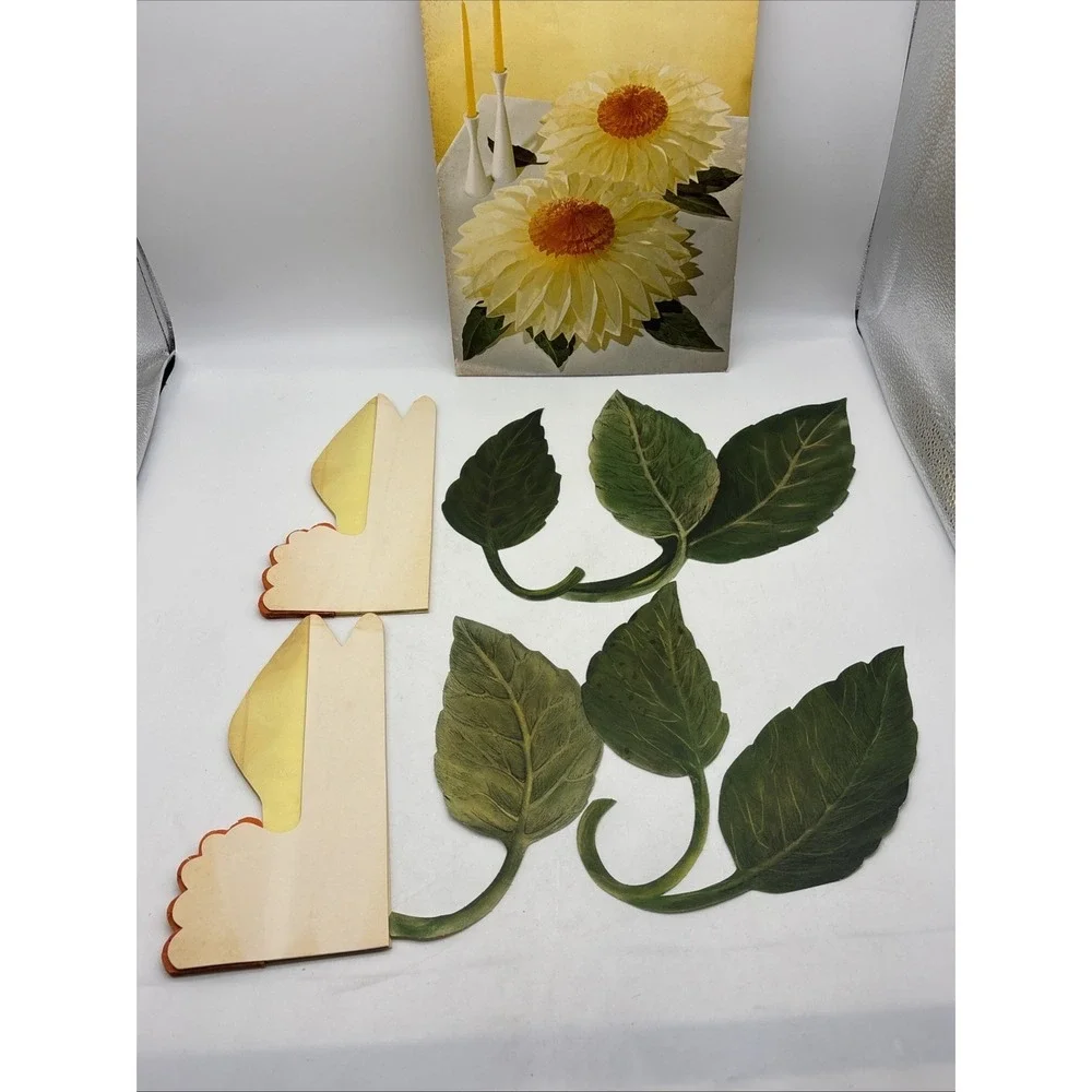 vintage Hallmark Plans-a-Party Daisy  flower centerpiece Honeycomb 1970